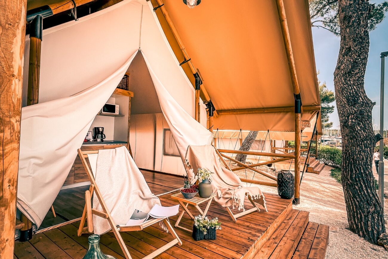 Glamping – luksusowy spos&oacute;b na spędzenie czasu na łonie natury