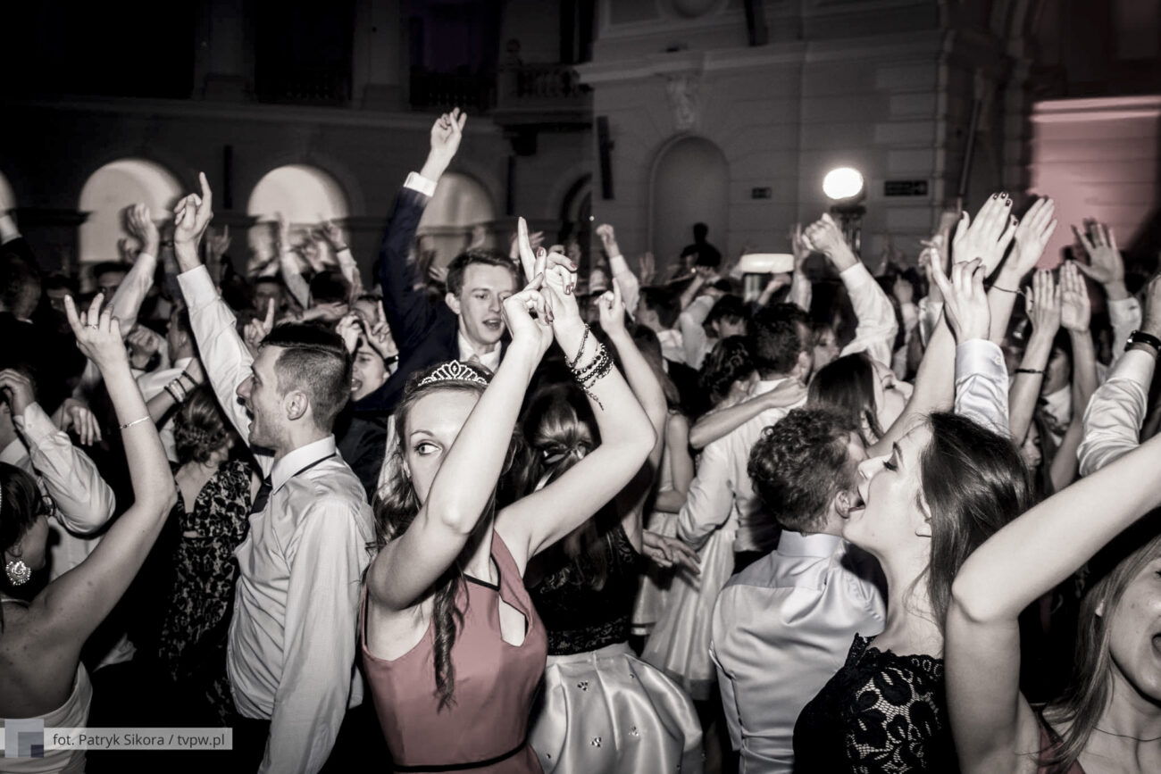 Jak wybrać DJ-a na wesele? Poradnik dla par młodych