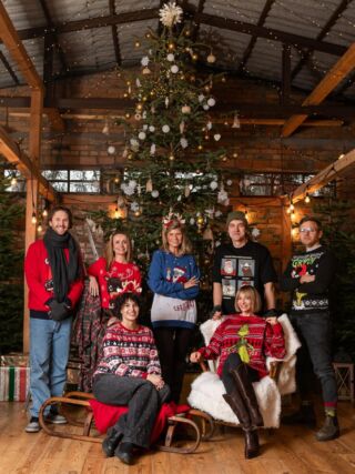 Wszystko gotowe? Choinka ubrana? 🎄 My prosto spod naszej, Cichowej, składamy Wam najserdeczniejsze Bożonarodzeniowe życzenia. I jak zawsze spędźcie je tak, jak lubicie! 

Oraz samych wspaniałości w 2026 ❤️ 

📷 @bmk.photo